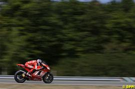 MotoGP:杜卡迪对斯通纳充满信任 斯通纳一身轻松