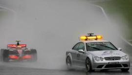F1史上最危险的比赛 众车手批日本站冒雨雾开赛