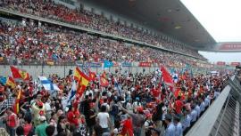 F1上海站上座率创最低 车迷疯狂“亲吻”赛道