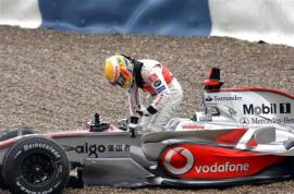F1：汉密尔顿在没用TC的测试中二次冲出跑道(图)