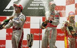 汉密尔顿获得F1新加坡站冠军 红牛车队痛失好局