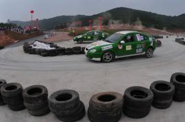 全国汽车短道大奖赛肥西站首日 32强车手王翔领先